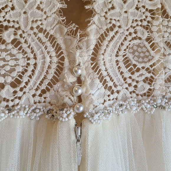 Gorgeous wedding dress -size 10 - Picture 6 of 14